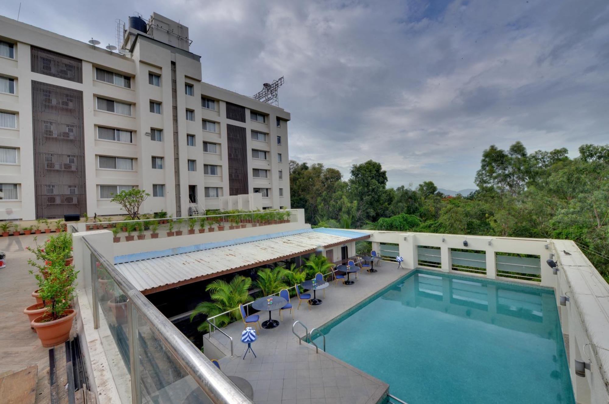 The Fern Residency, Vadgaon - Talegaon, Pune Extérieur photo